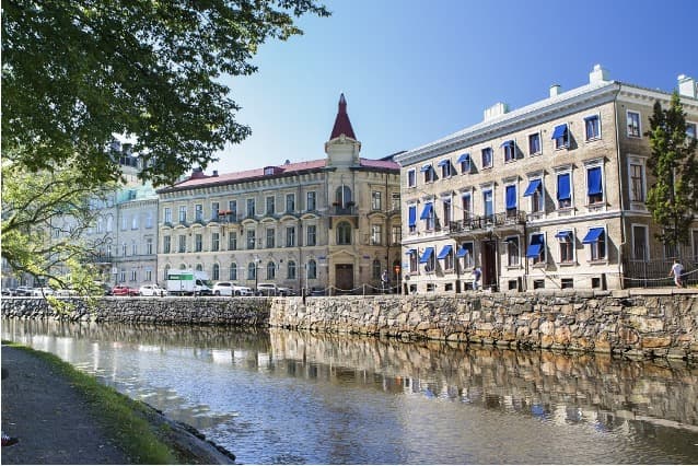 Vallgraven 3-4 from the canal